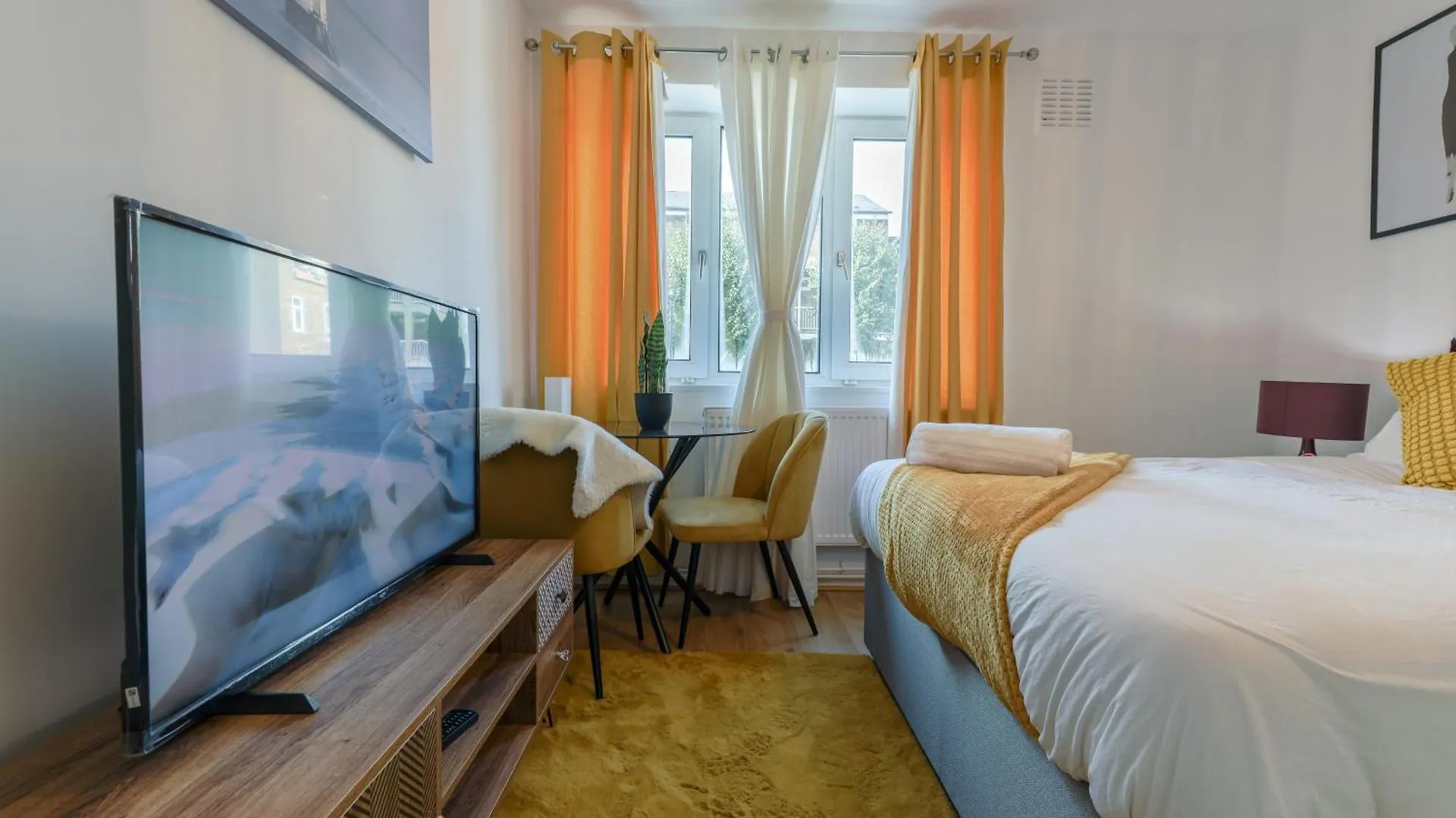 Opulent Heights Hotel London 5*,